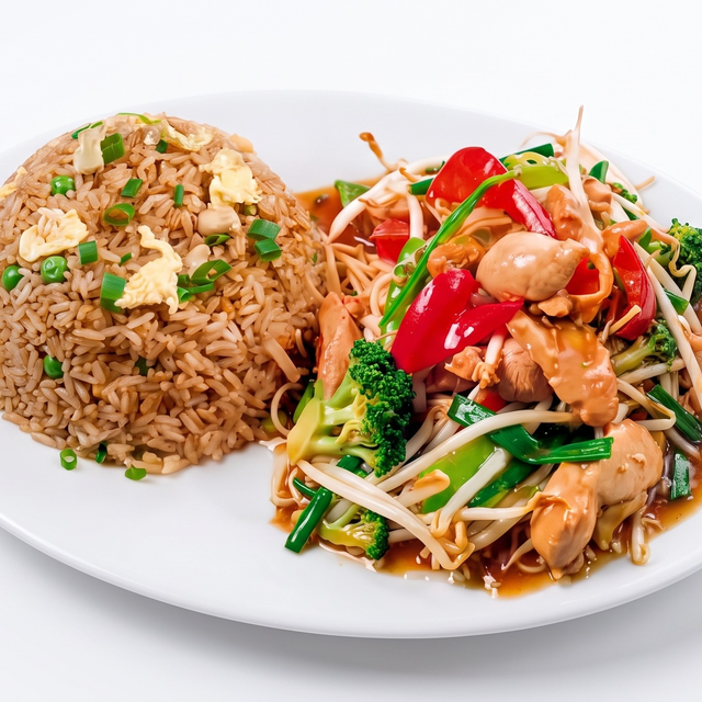 Combinado Chifa de Pollo [Chicken, Fried Rice & Noodle Combo].