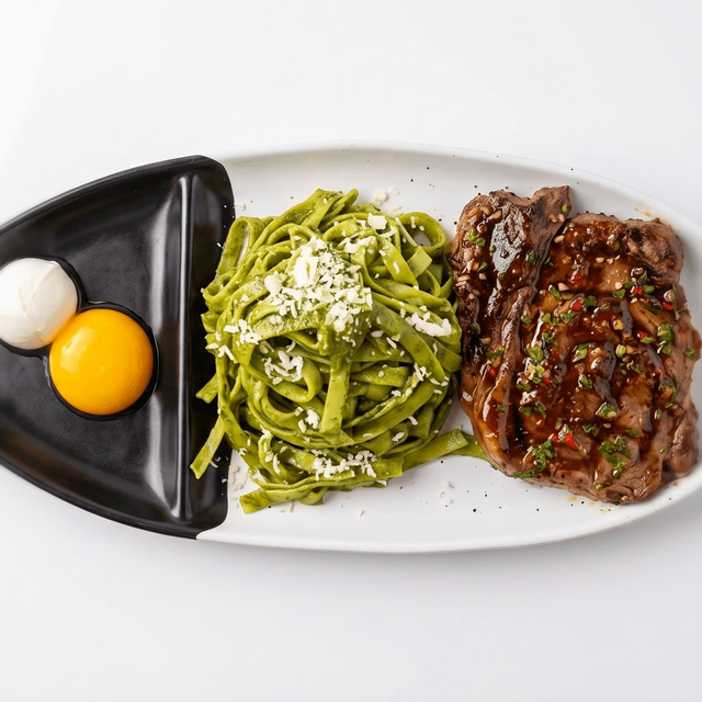Tallarines Verdes de Carne [Peruvian Pesto Pasta & Beef].